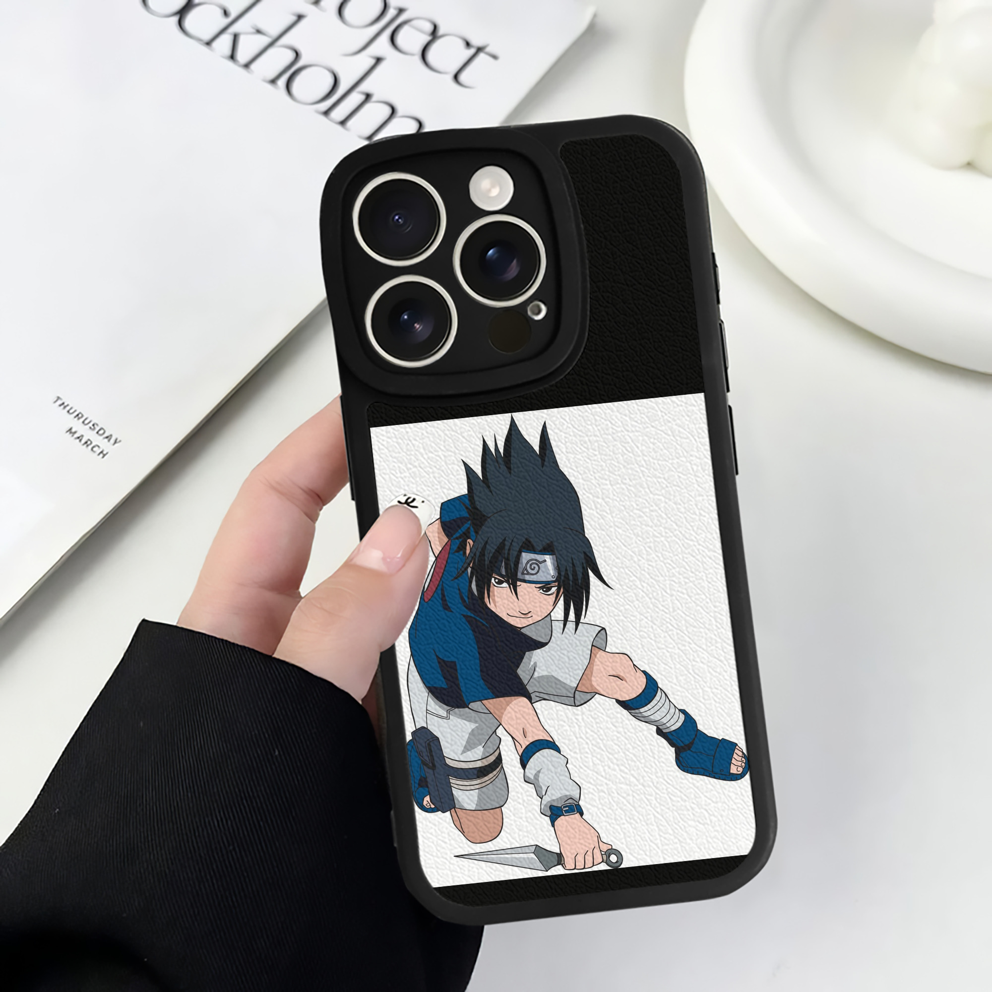 （画像用） NARUTO -ナルト- うちは サスケ Uchiha Sasuke 【iPhone 16シリーズ対応】シリコンスマホケース（レザー調） 材質：シリコン